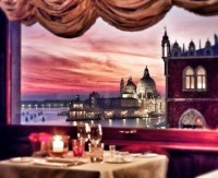 Желаем всем романтического вечера пятницы с любимым человеком!  P.S. Желательно в Венеции)))
