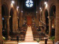 Дуомо - главный собор Модены, он является одним из важнейших в Европе памятников романского стиля.