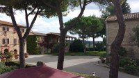Уютный дворик в деревушке-отеле Borgo San Felice (Тоскана)